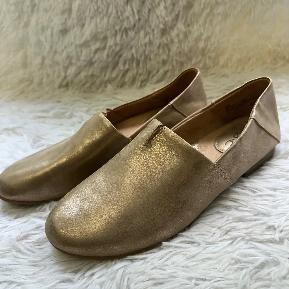 B.O.C Gold Metallic Closed Toe Comfy Cushioned Flat Loafers Faux Leather sz 8M